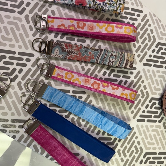 Pink Velvet Key Holder - Picture 3 of 4